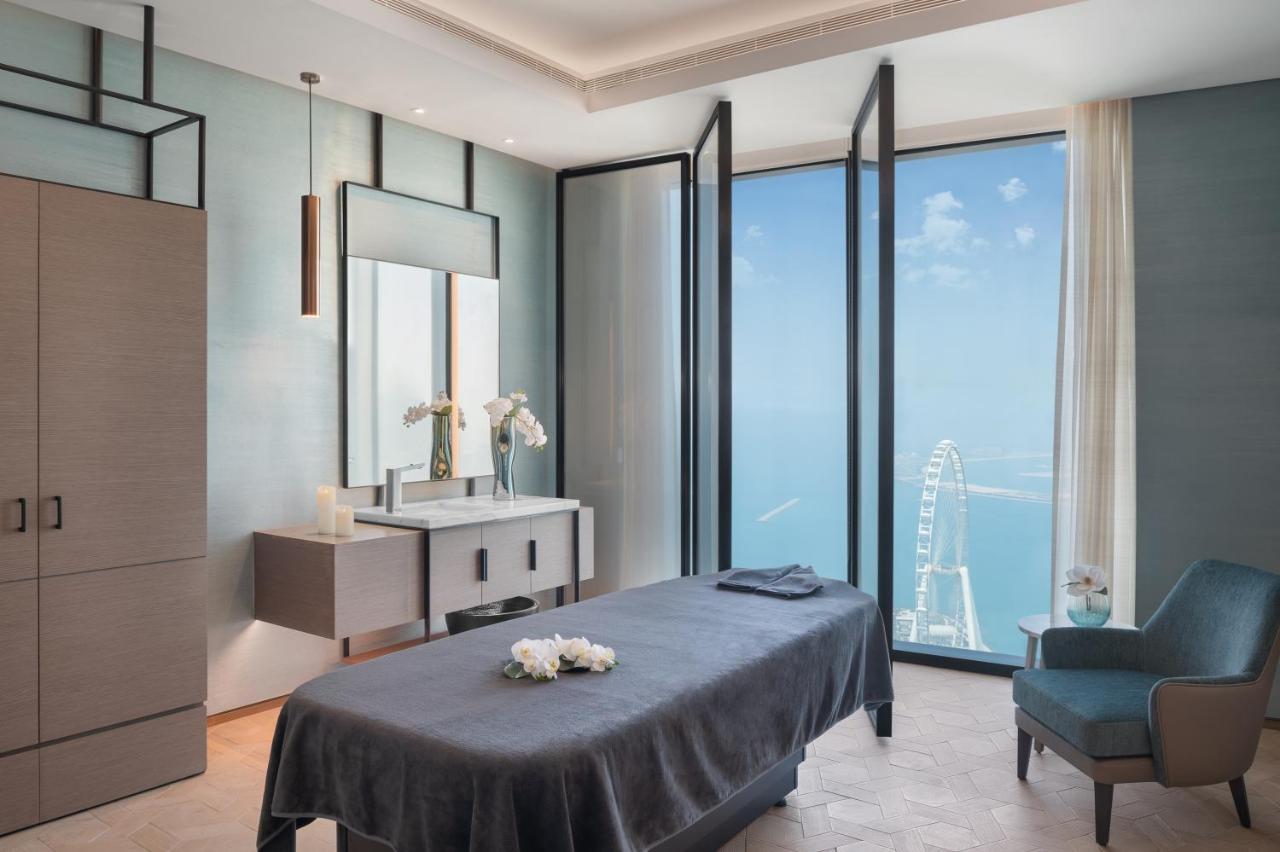 Beverage Privileges of 7 hours | Complimentary Lunch | Kids Go | Access to the World’s Highest Infinity Pool 2PM Check & 2PM Check-out Guaranteed Upgrade to Sea View Room