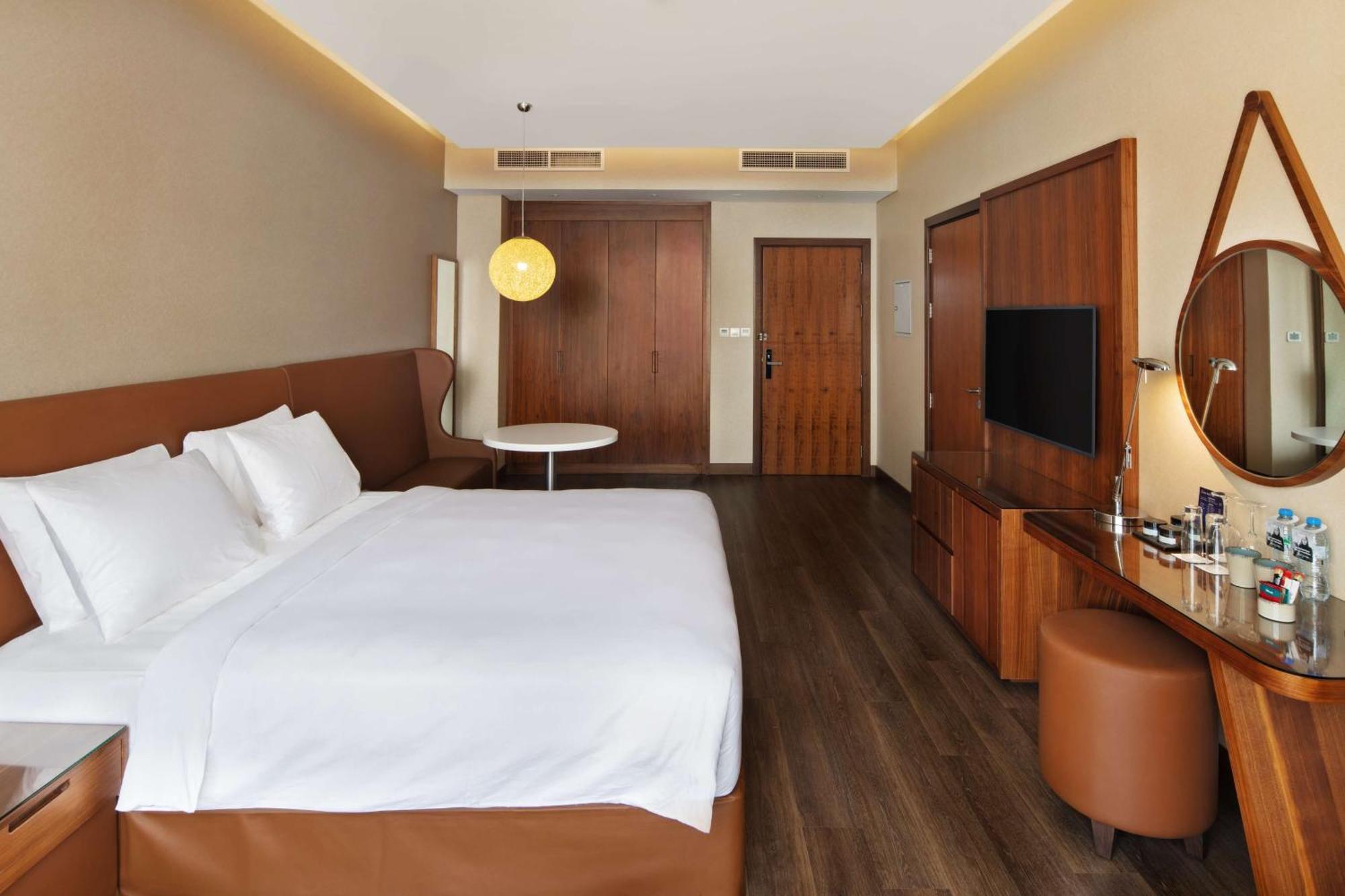 Executive Room - Canal View with Lounge Access