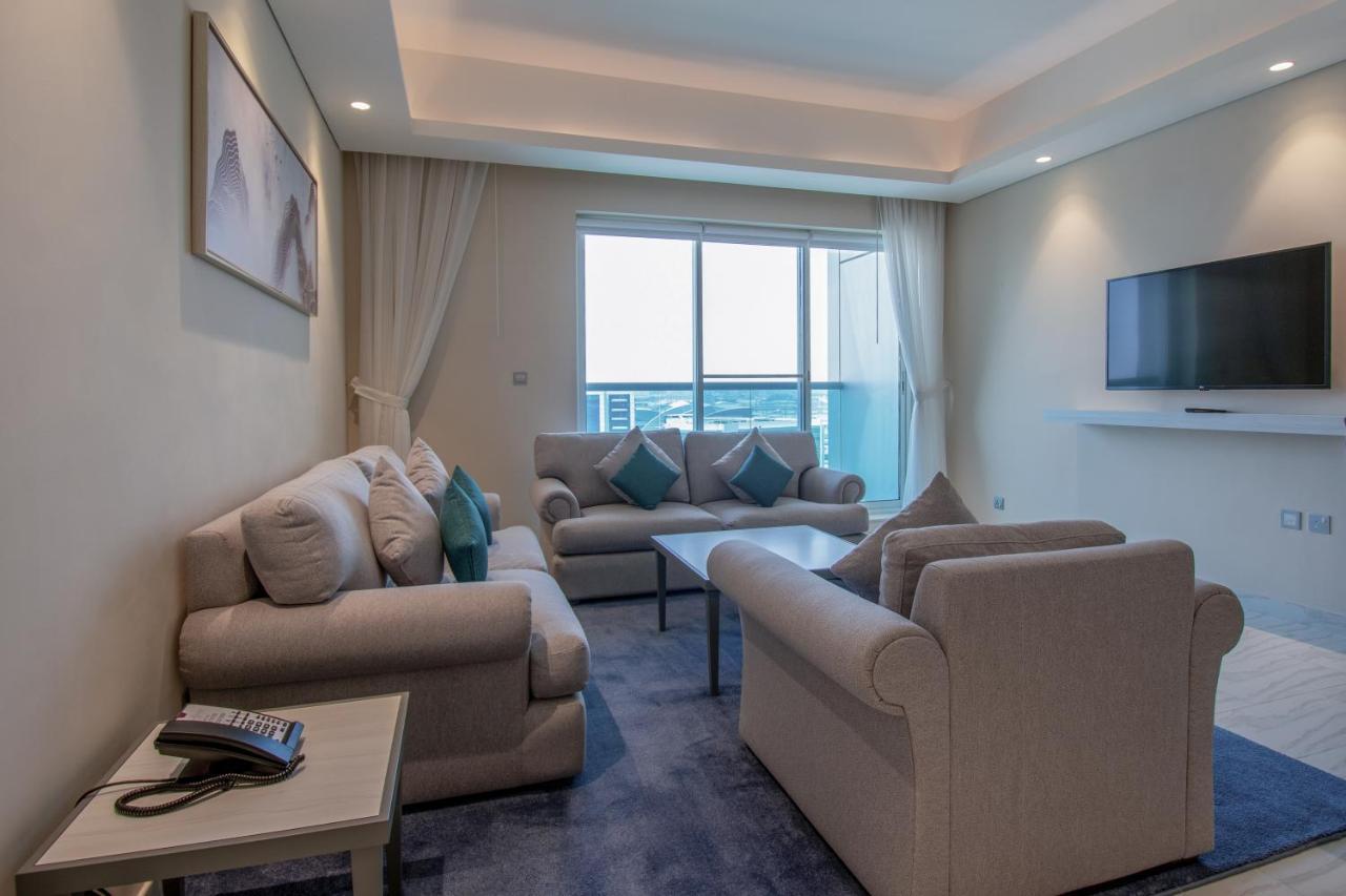 Deluxe Three-Bedroom Apartment Inclusive of complimentary shuttle bus to Deira City Centre & Dubai Festival City Mall