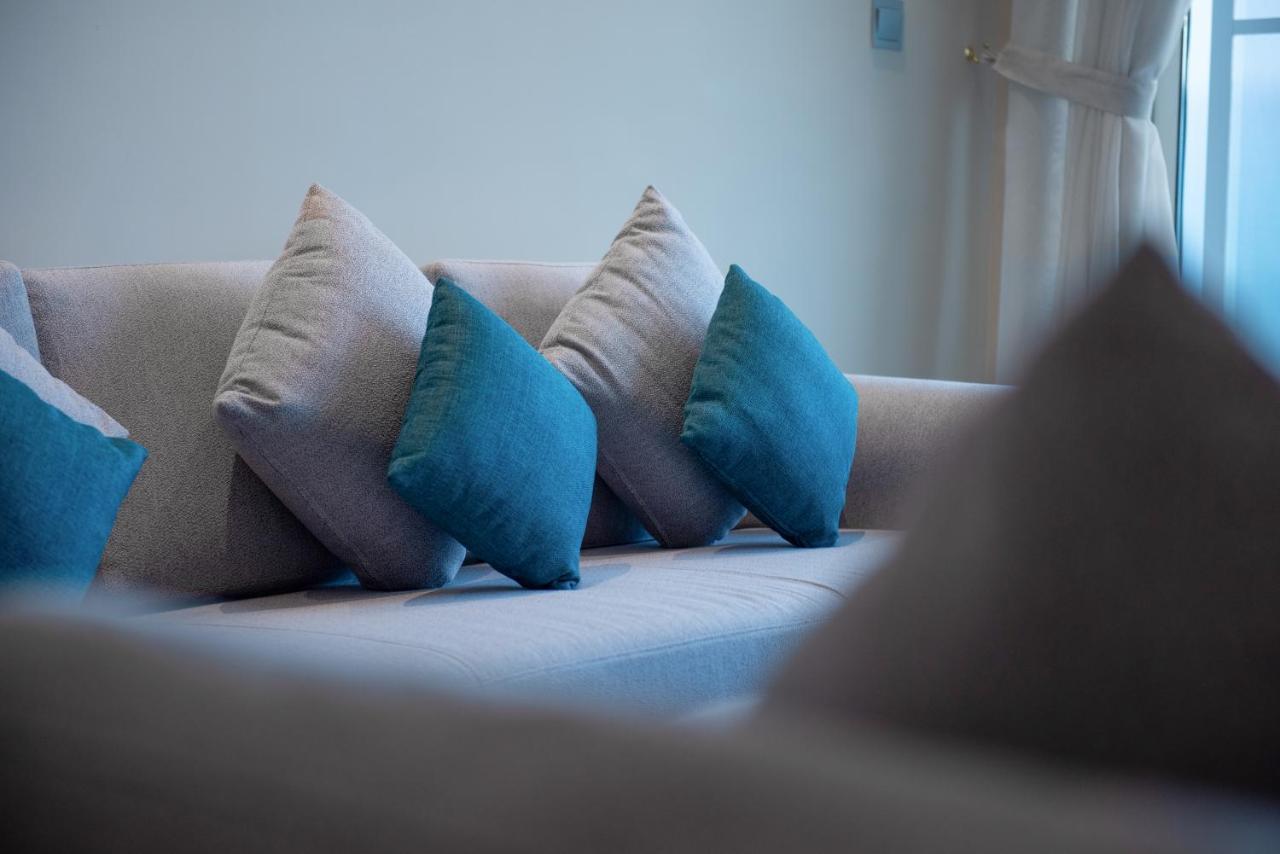 Elite Three-Bedroom Apartment Terrace Inclusive of complimentary shuttle bus to Deira City Centre & Dubai Festival City Mall