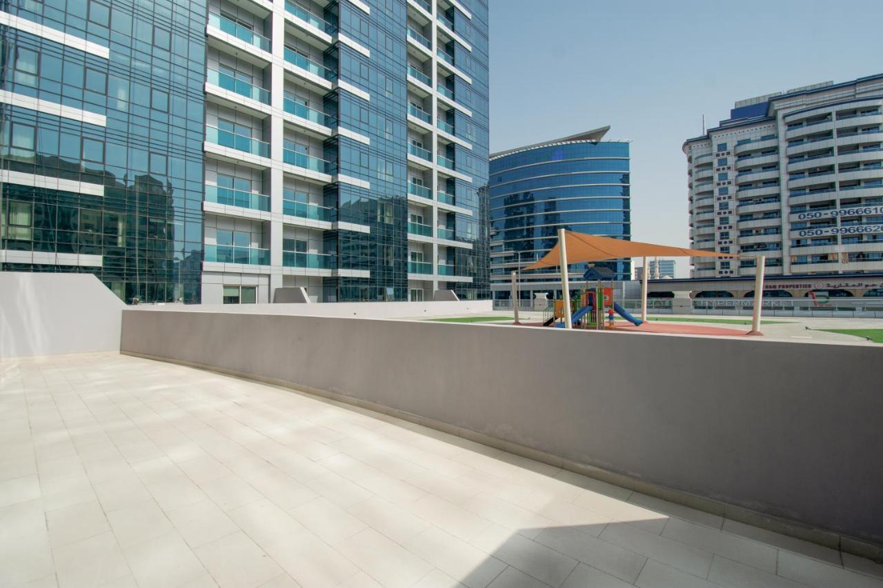 Elite Three-Bedroom Apartment Terrace Inclusive of complimentary shuttle bus to Deira City Centre & Dubai Festival City Mall