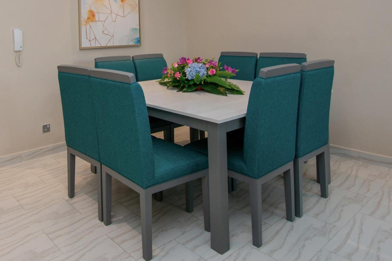 Elite Three-Bedroom Apartment Terrace Inclusive of complimentary shuttle bus to Deira City Centre & Dubai Festival City Mall