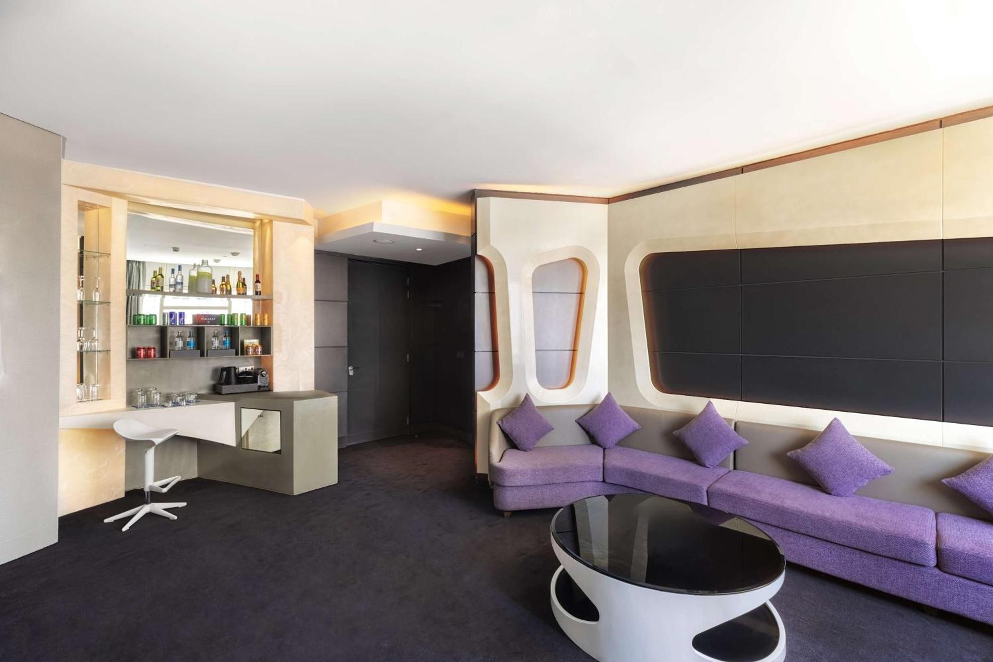 Round Bed V Suite,1547851918:JPEG