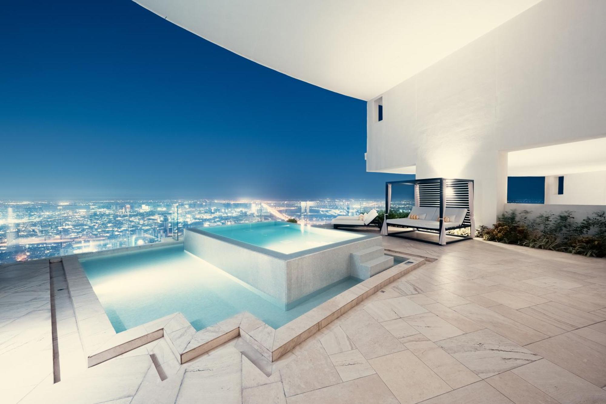 4 Bedroom Sky Villa Pool Including & Party Access