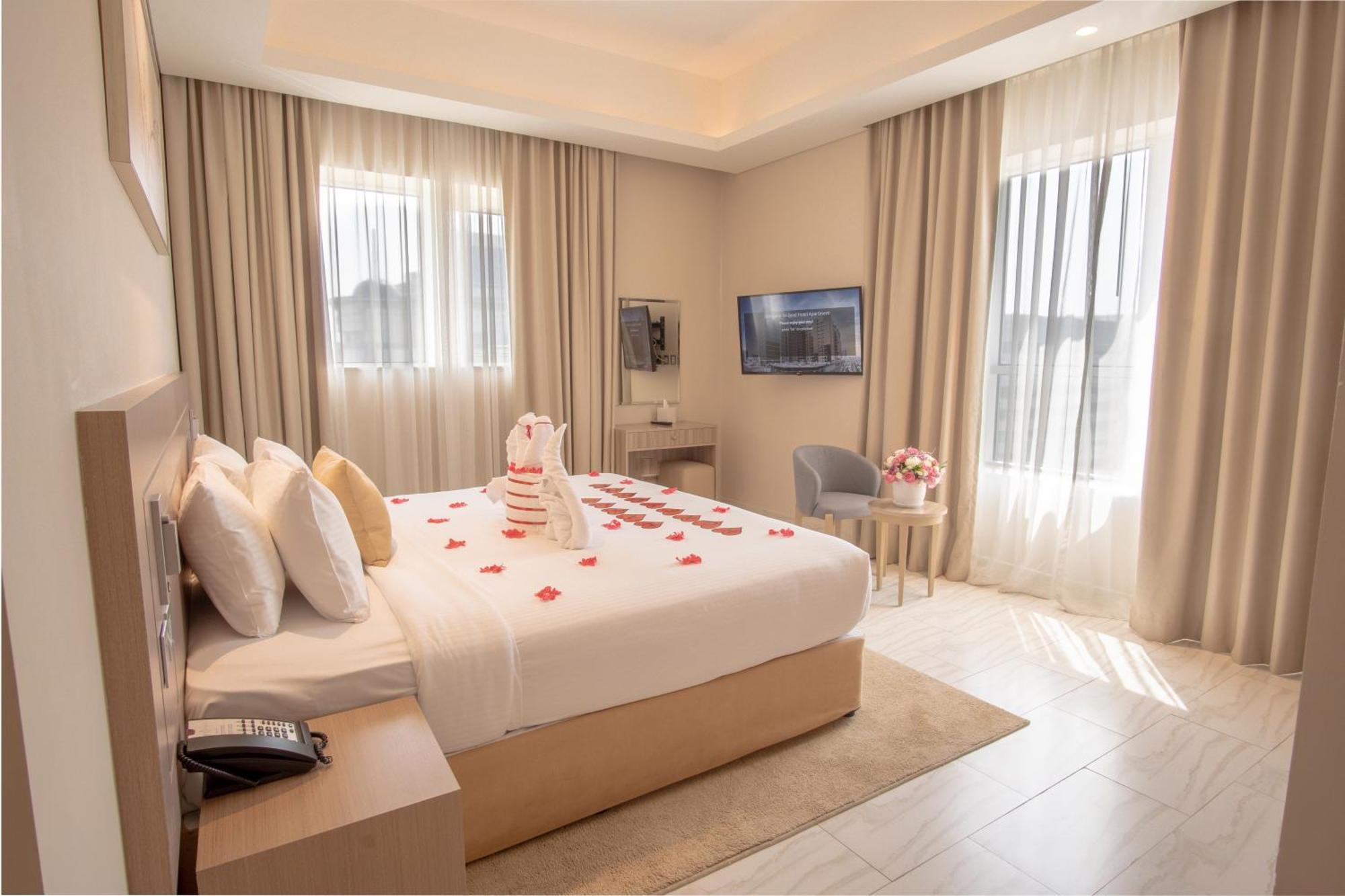 Premium Three-Bedroom Apartment Inclusive of complimentary shuttle bus to Deira City Centre & Dubai Festival City Mall