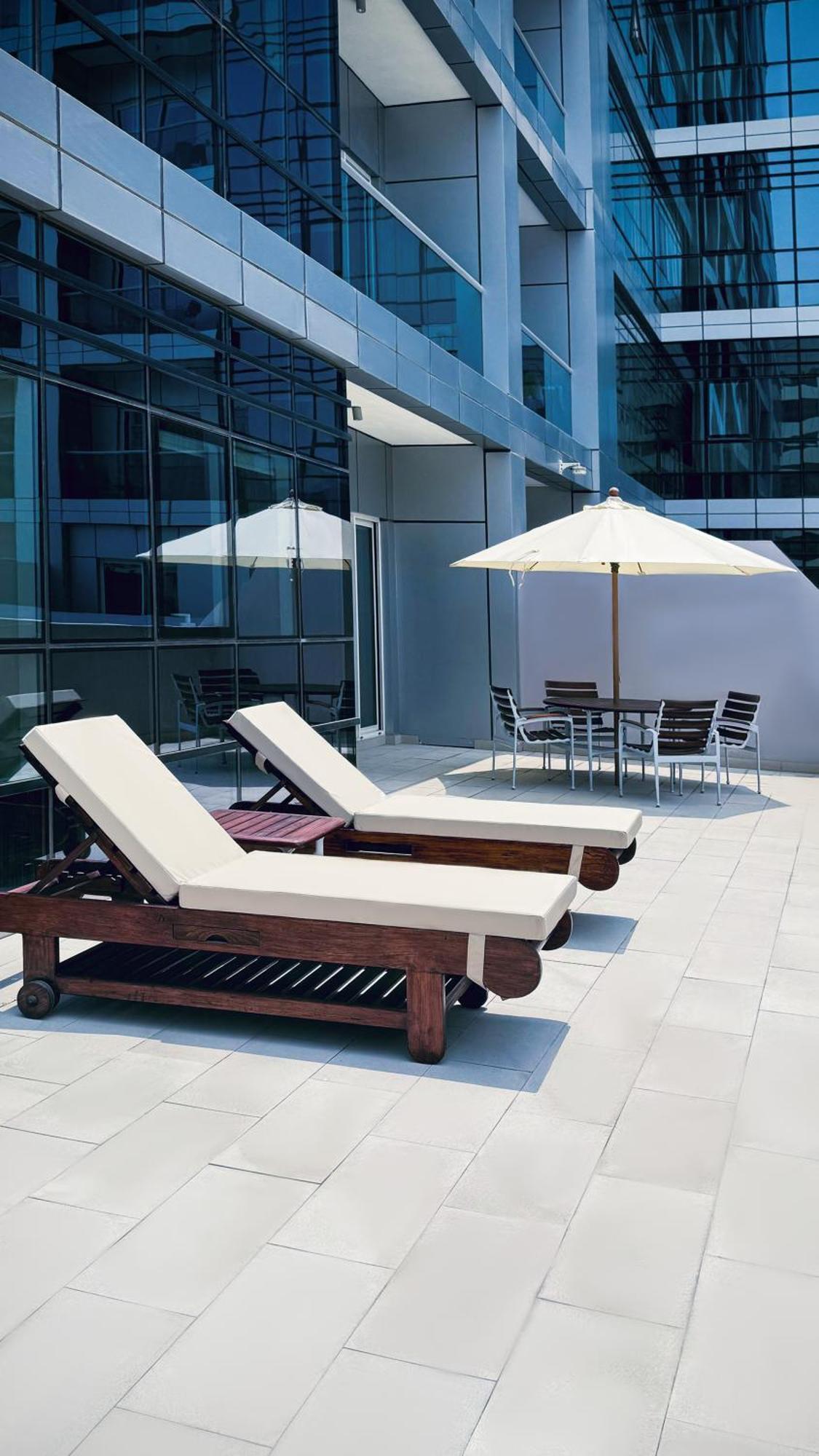 Elite Three-Bedroom Apartment Terrace Inclusive of complimentary shuttle bus to Deira City Centre & Dubai Festival City Mall