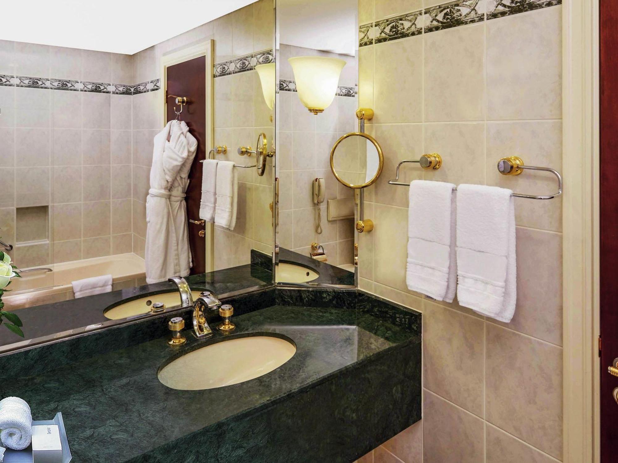 Deluxe King Room,1661631474:JPEG