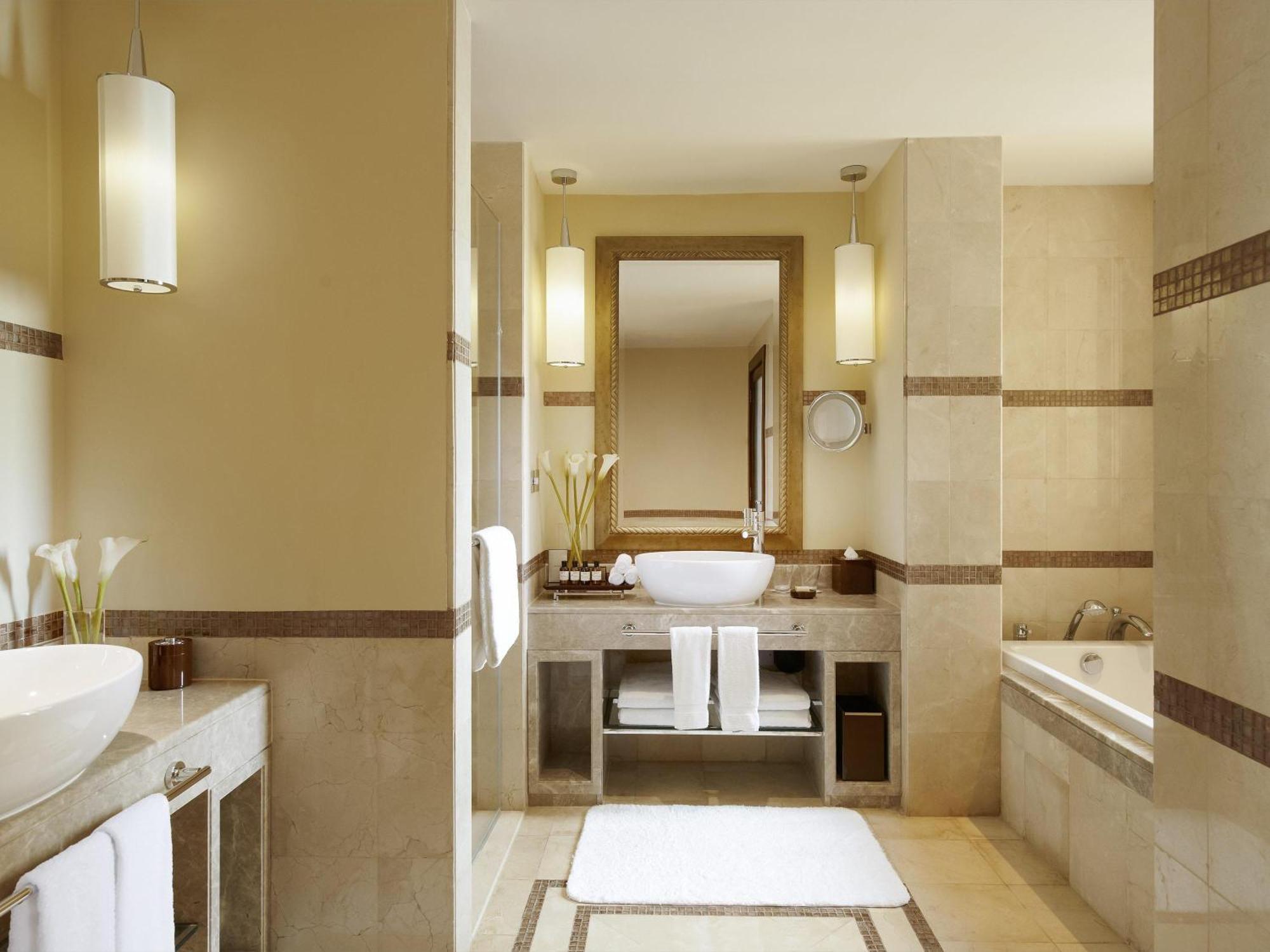 Deluxe Grand Family Heritage Palm Sea View Room Balcony