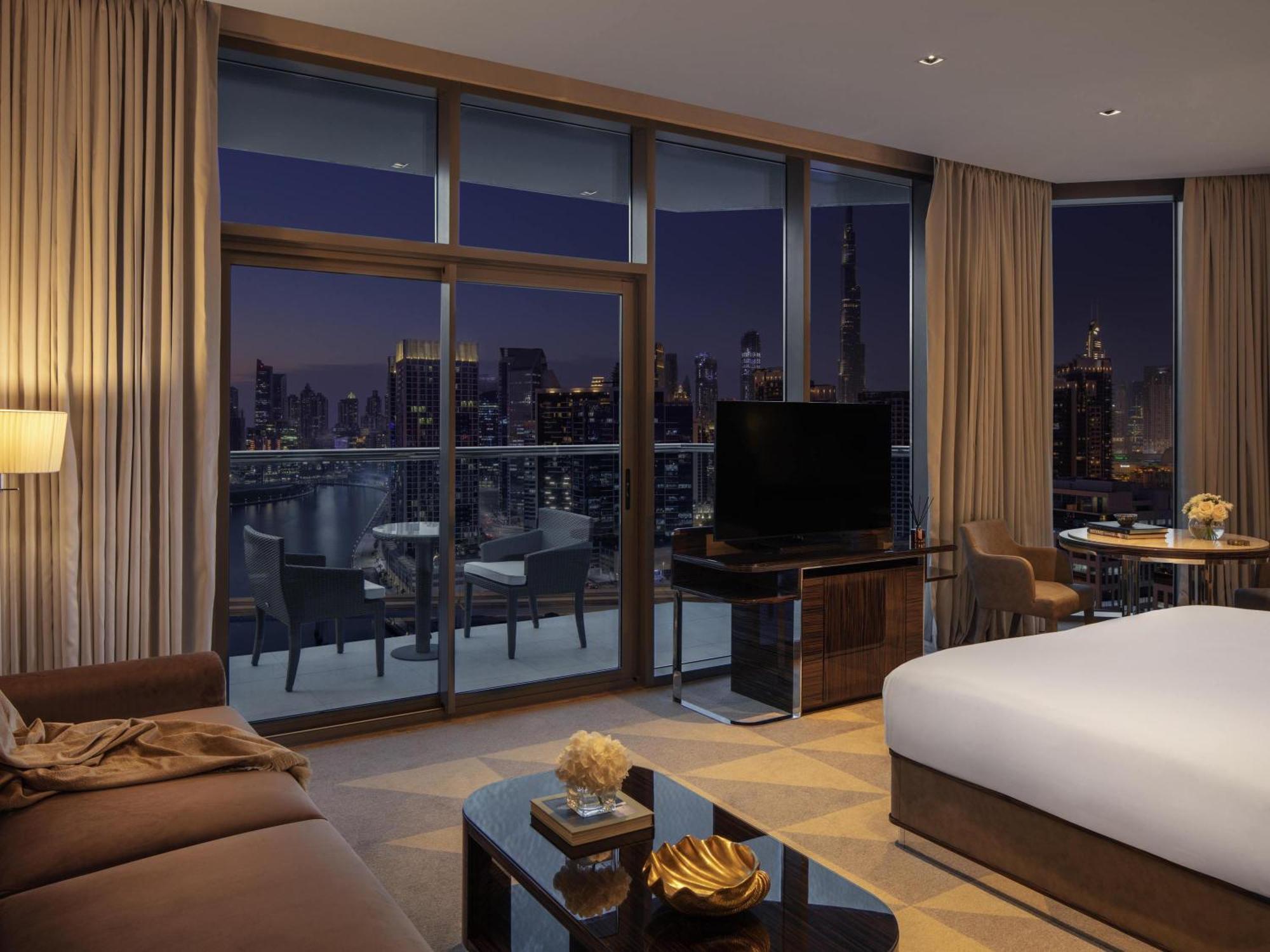 Platinum Suite Studio Balcony Burj Khalifa View