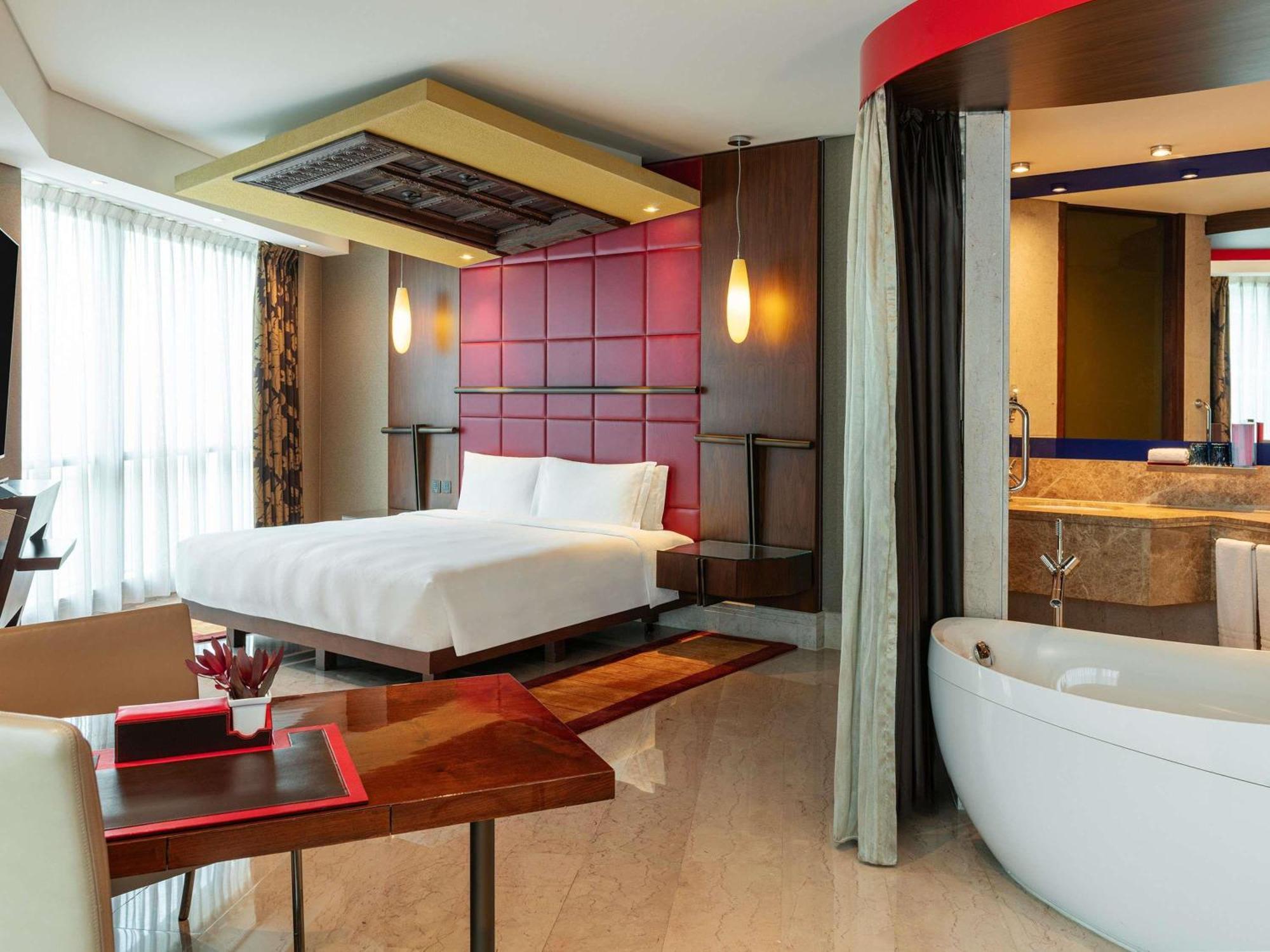 Junior King Suite City View