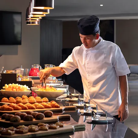 Avani Plus Palm View Dubai Hotel & Suites-3